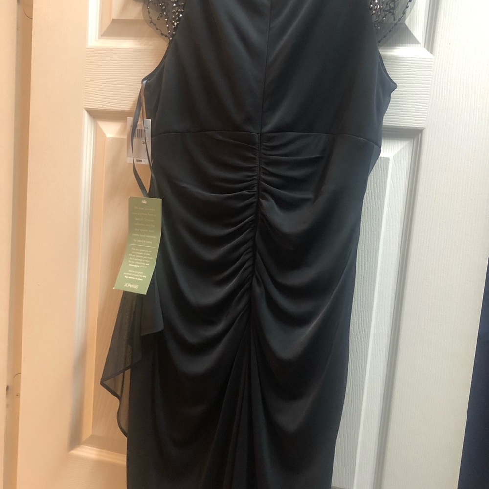 Dress - Picture 3 of 4